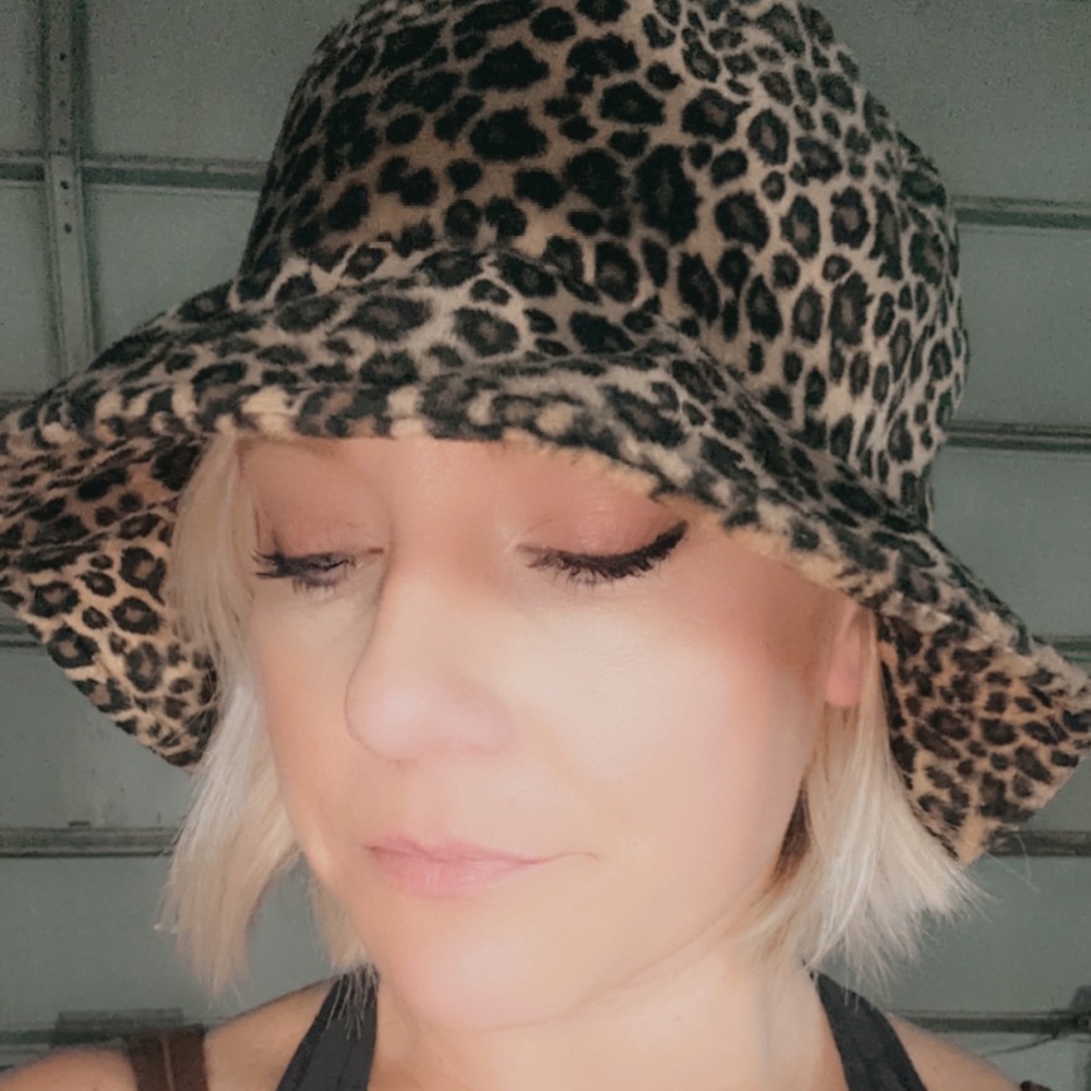 Fuzzy leopard print bucket hat